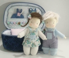 Set Estilo Waldorf 2 Mini-muñecas+ Valijita+ Accesorios