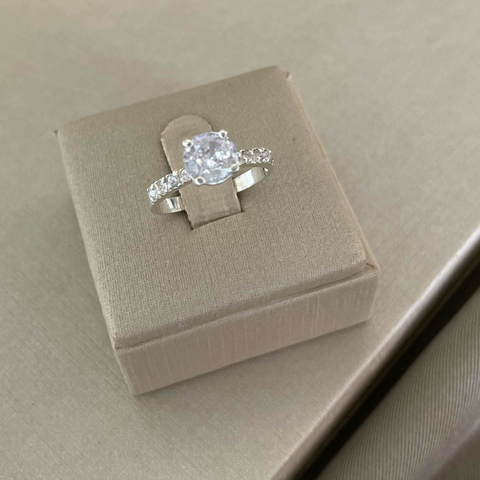 Anel Solitário Cravejado