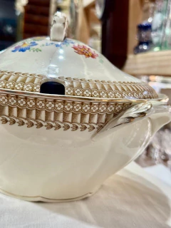 Sopera Wedgwood con GRAMPAS - Alicia-nr Antigüedades