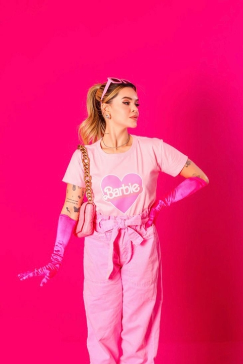 T-shirt Rosa Bebê Coração Barbie - (cópia)