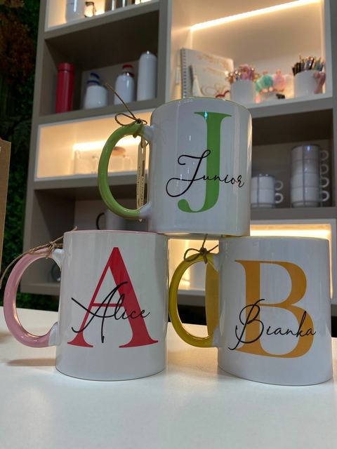 Caneca de cerâmica com alça e interior colorido 325 ml
