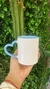 Caneca com alça de coração e interior colorido na internet