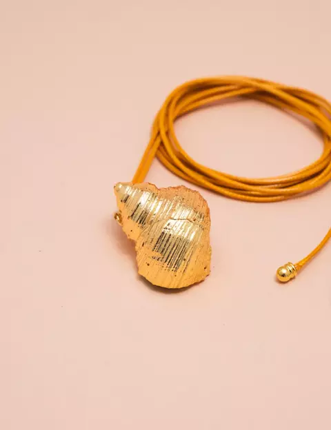 Colar fio sintético concha - comprar online