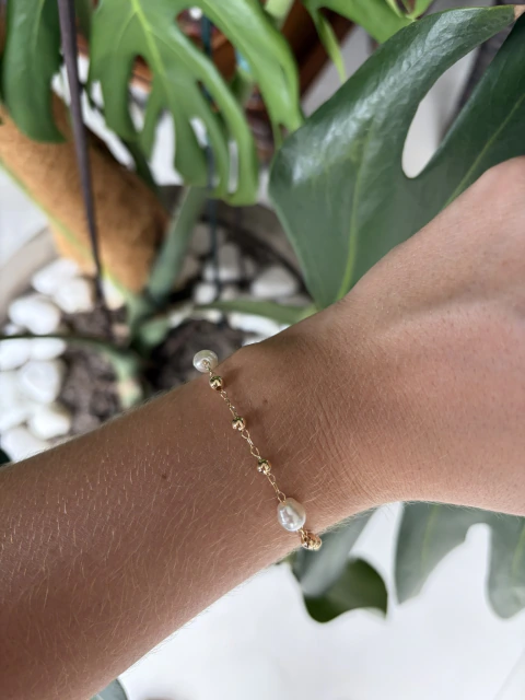Pulseira Pérola com Bolinha Dourada