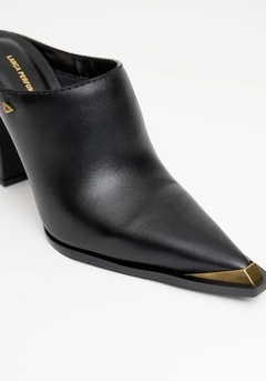 BOTA COURO COM BIQUEIRA LANÇA PERFUME - comprar online
