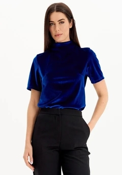 BLUSA GOLA ALTA LANÇA PERFUME