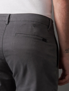 CALÇA MASCULINA CHINO SLIM CALVIN KLEIN - comprar online