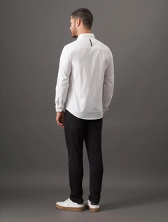 CAMISA MASCULINA SLIM CALVIN KLEIN na internet