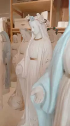 VIRGEN DE YESO - MANTO BLANCO - comprar online