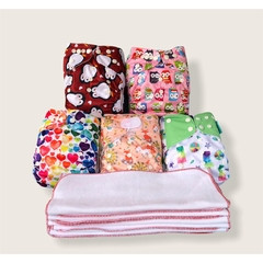 Kit “pra usar 1 dia”: 5 fraldas de pano ecológicas importadas de bolso (estampas a escolher) + 5 absorventes de 6 camadas de moletom (50% algodão + 50% poliéster) - Loja Cantinho da Dani