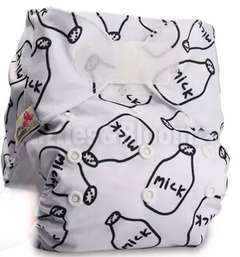 Fralda de pano moderna ecológica com bolso de suedine e ajuste em velcro Littles & Bloomz - Loja Cantinho da Dani