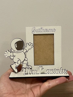 Mini Porta Retrato de MDF - Tema Astronauta - Foto 7,5x5cm