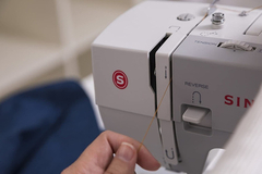 Imagen de Máquina De Coser Singer Heavy Duty 4411, Mediana, Gris