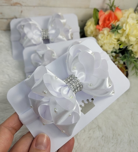 laço na Meia Fina com extrass e perolas