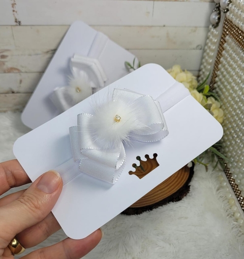 Laço na Meia com aplicacação de pompom e strass