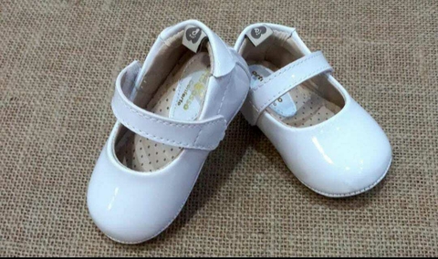 Sapatilha branca infantil