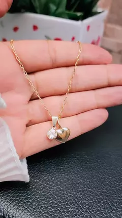 Colar Com Pingente Coração e Ponto Luz