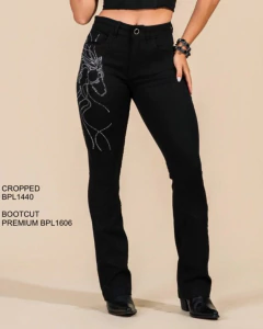Calça Feminina Buphallos Boot Cut Preta Pedraria BPL1606
