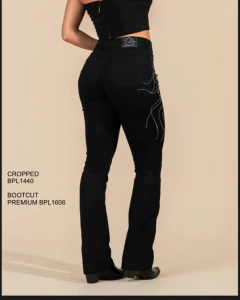Calça Feminina Buphallos Boot Cut Preta Pedraria BPL1606 na internet