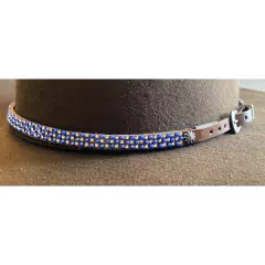 Bandinha Para Chapéu Bolinha Strass Azul Couro Marrom BC28 na internet