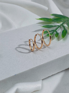 Argola Circular fina Lisa Dourada - comprar online