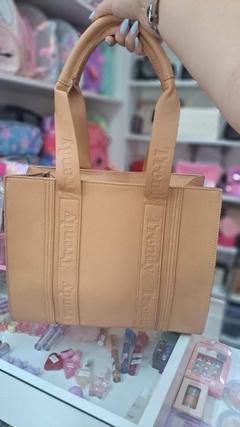 Trendy Tote Life