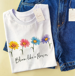 T-shirt Plus Size Estampada Bloom