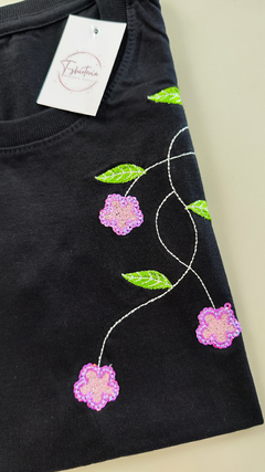 T-shirt Bordada Flores Lilás - loja online