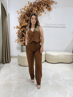 Colete Alfaiataria Tecido Duplo Chocolate - T-shirteria Marjorie Nacca