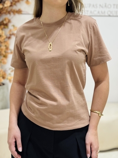 T-shirt Premium Lisa Mocha Mousse - T-shirteria Marjorie Nacca