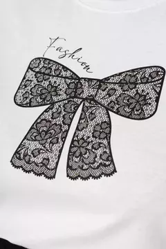 T-shirt Plus Size Estampada Laço na internet