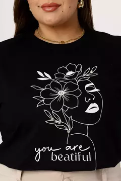 T-shirt Plus Size Estampada Minimalist na internet