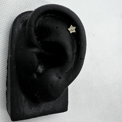 Piercing flor com zircônias - loja online