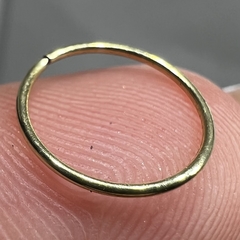 Argola fina de torção
