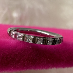 Argola 8mm zircônia quadrada