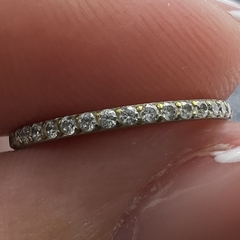 Argola de titânio, cravejada com zircônias - comprar online