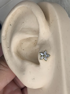 Flor com zircônias 6mm - comprar online