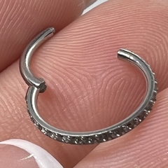 Argola de click com zircônias