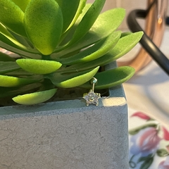 Piercing flor com zircônias - comprar online
