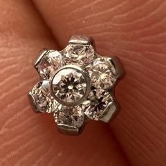 Flor 5mm- zircônias brancas