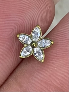 Flor com zircônias 6mm