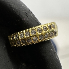 Argola cravejada com microzirconias
