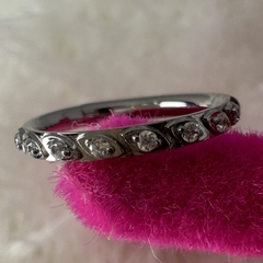 Argola com detalhes em zircônias 8mm