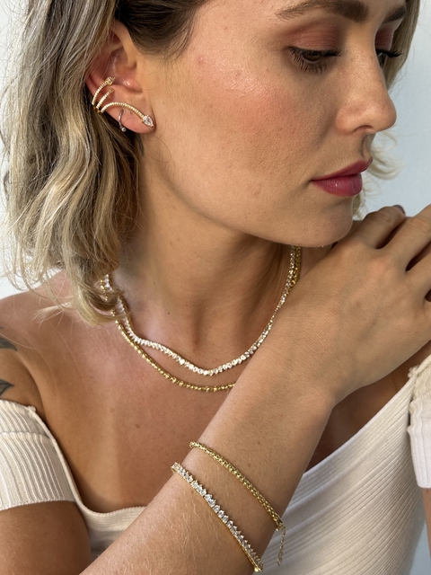 Brinco Ear cuff três gomas com gotas de luz