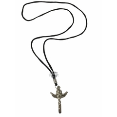 Colar Cordão Com Crucifixo Cruz De Metal Prateado com cordão na cor Marrom ou Preto - comprar online