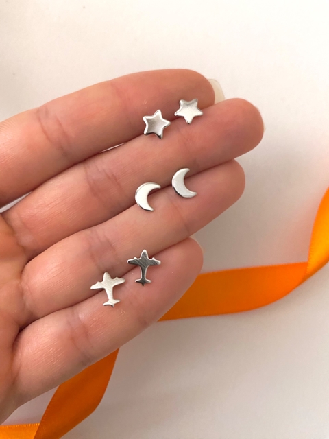 Trio de brincos em aço inox prata com avião, estrela e lua hipoalergênico G19