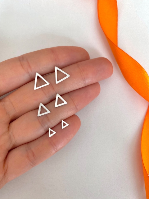 Trio de brincos em aço inox prata antialérgico com triângulos EM113