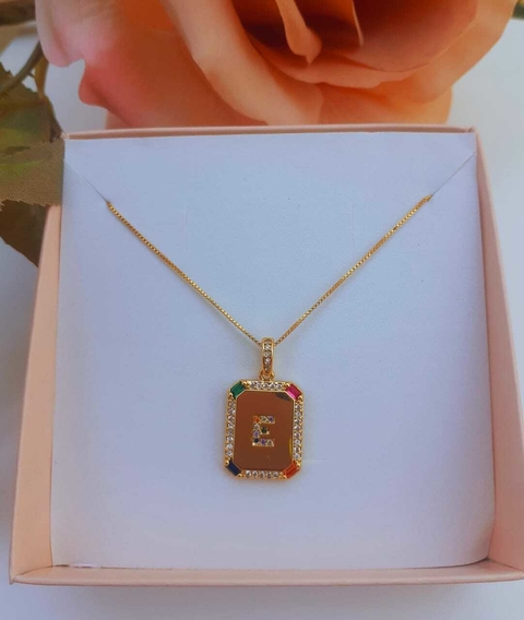 Colar F.ouro , Pingente de letra E.