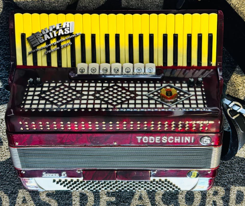 Acordeon Todeschini Super 6 I 3/5 de Voz - 120 Baixos I A Rainha dos Fandangos.