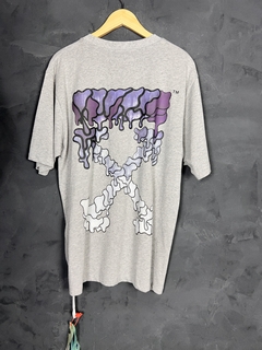 CAMISETA OFF WHITE CINZA